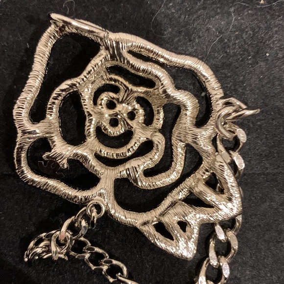 CHANEL Swarovski Crystal Camellia Rhinestone 🤍Silver Chain CC Belt Necklace NWT - Picture 9 of 16